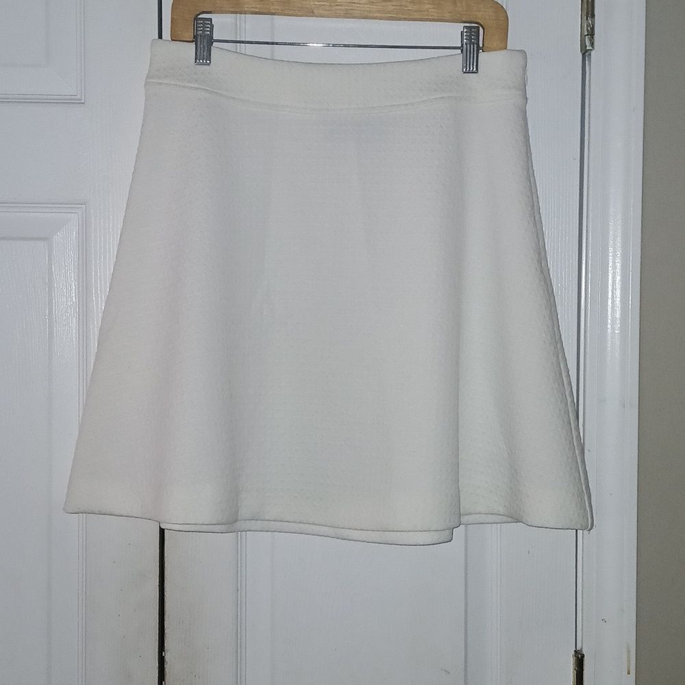 Adrienne Vittadini white mini flirty fun mini skirt Sz M EUC